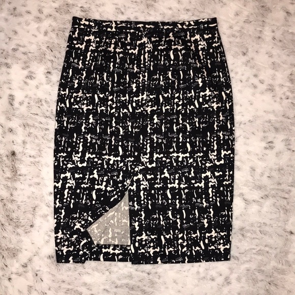 MICHAEL Michael Kors- Pencil Skirt - Picture 3 of 4